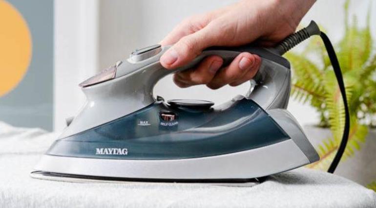 how to use handheld steam iron
